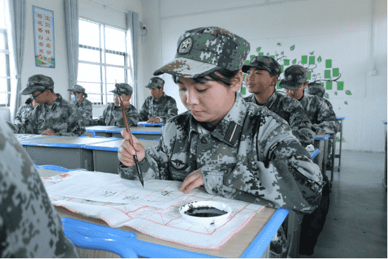 的青春叛逆學校提醒：拒絕孩子的“消費觀”產生攀比心理(圖2)