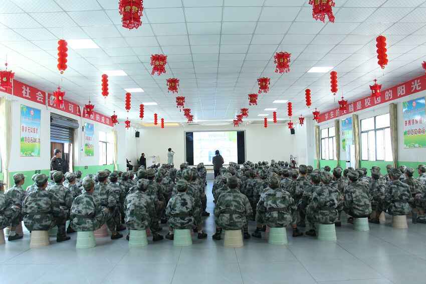 湖北戒網癮學校告訴你如果你的孩子有網癮怎么辦(圖2)